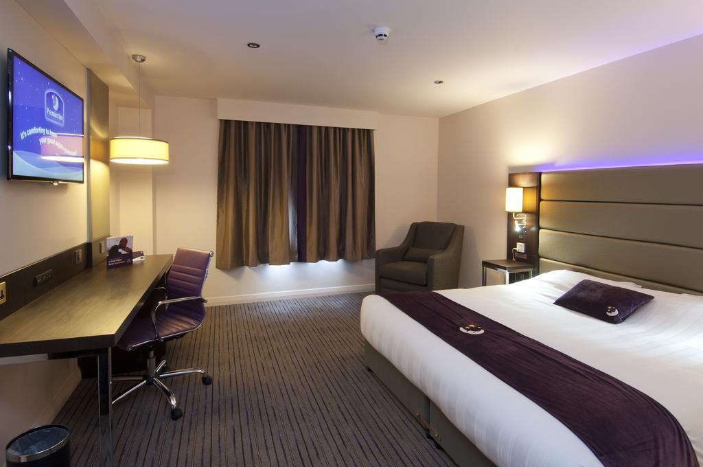 Premier Inn London Elstree / Борхамуд Екстериор снимка