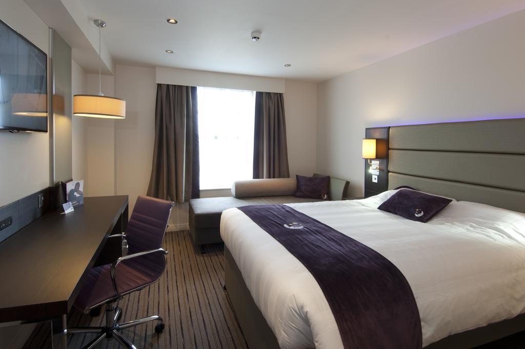 Premier Inn London Elstree / Борхамуд Екстериор снимка