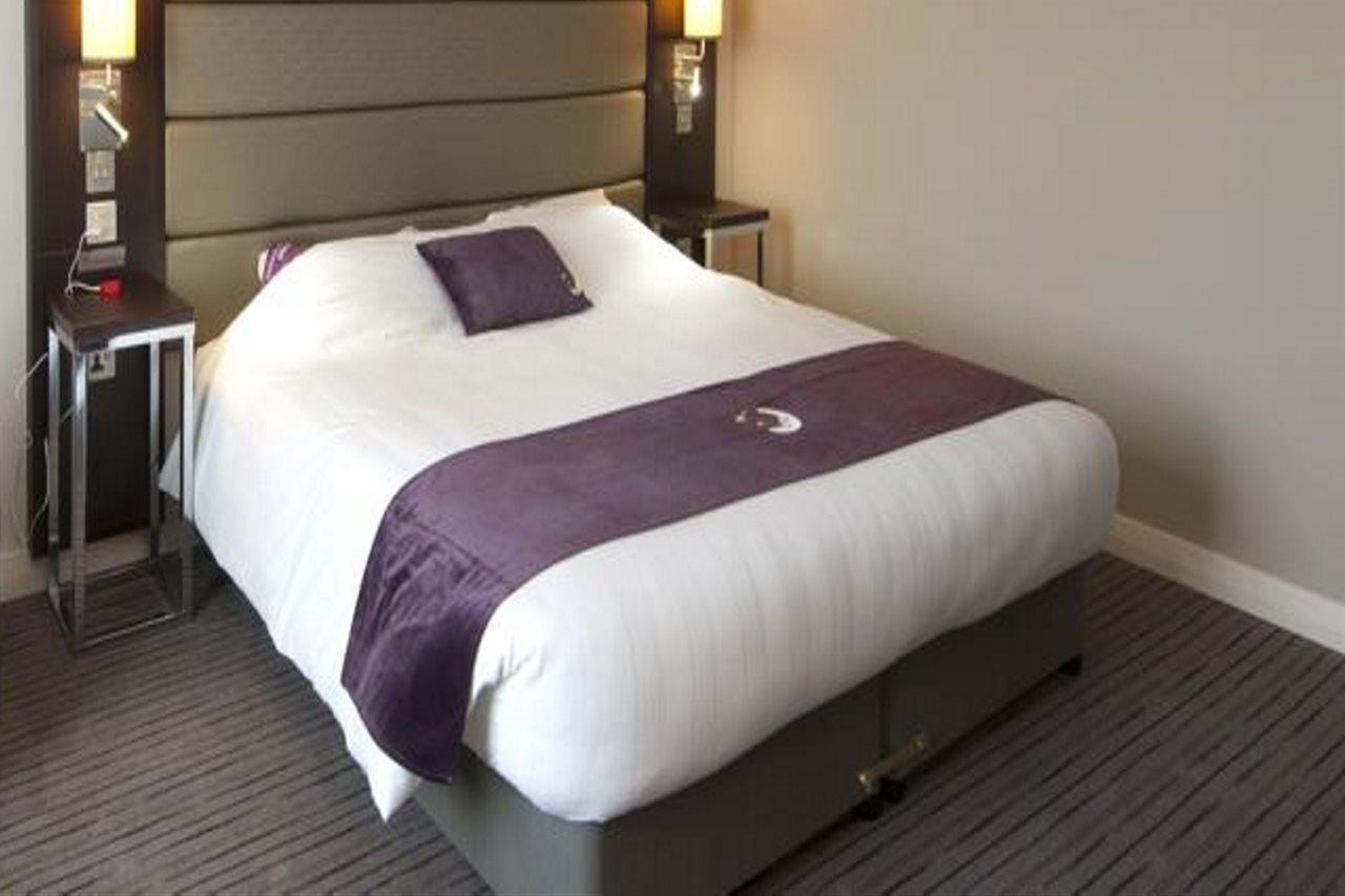 Premier Inn London Elstree / Борхамуд Екстериор снимка