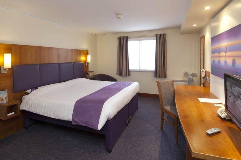 Premier Inn London Elstree / Борхамуд Екстериор снимка