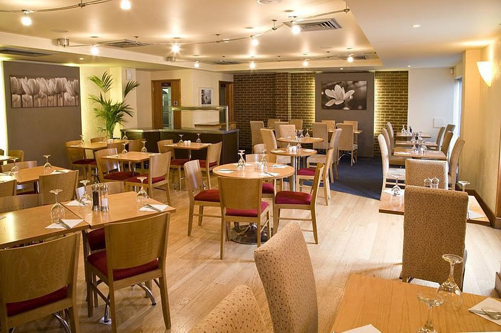 Premier Inn London Elstree / Борхамуд Екстериор снимка