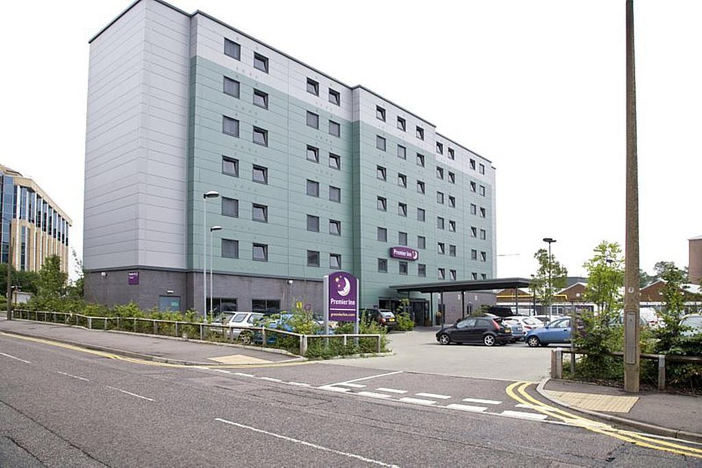 Premier Inn London Elstree / Борхамуд Екстериор снимка