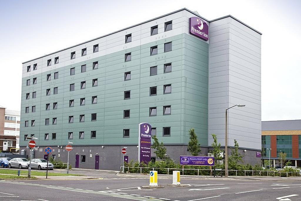 Premier Inn London Elstree / Борхамуд Екстериор снимка