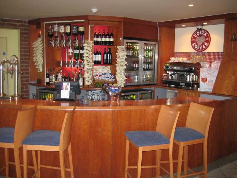 Premier Inn London Elstree / Борхамуд Екстериор снимка